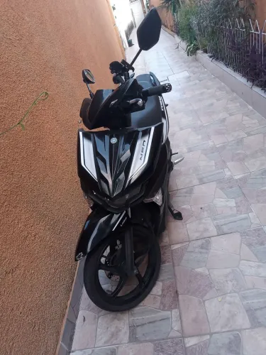 Neo 2023 só 12.000 km novinha 