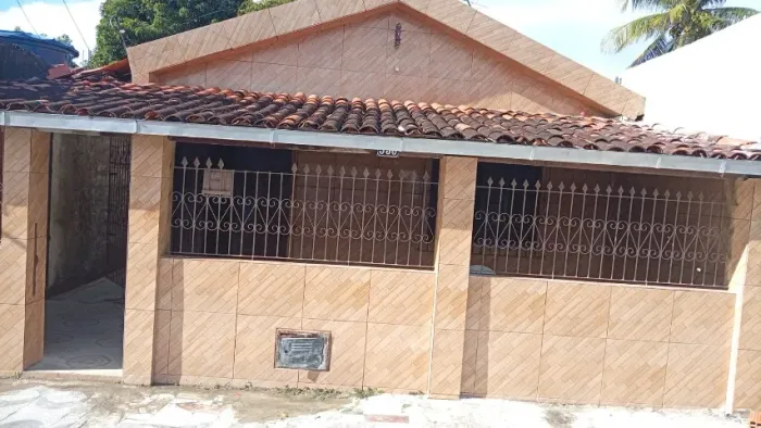 Vendo Casa em Salinas das Margaridas com 3 quartos varanda e quintal (DAN)