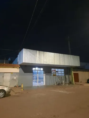 Vende-se um prédio com área comercial em baixo e casa encima 