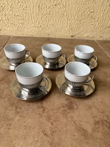 Conjunto de xícaras Wolf porcelana e metal banhada a prata 