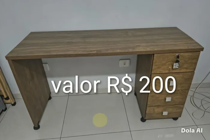 Vende -se Escrivaninha