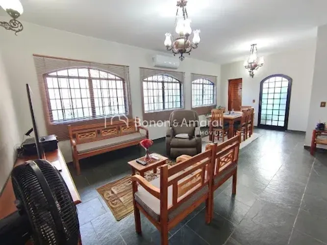 Casa para venda em Jardim Chapadão de 321.00m² com 3 Quartos, 1 Suite e 4 Garagens