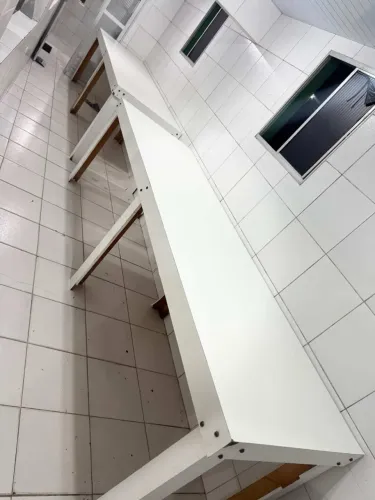 2 mesões de madeira