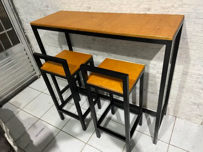 Mesa Bistrô c/ Banquetas estilo industrial! Mesa jantar! Cozinha! Móvel sala jantar.