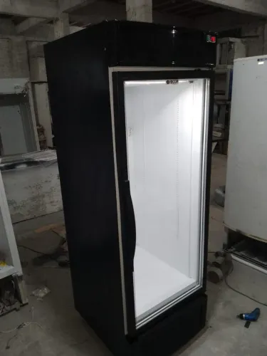 Freezers verticais de 536 litros temos fricon e metal frio.