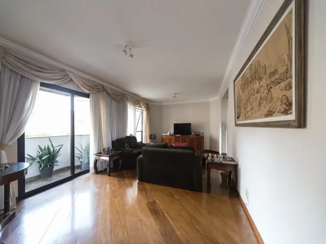 Apartamento na Aclimação, com 160m², com 4 dormitórios, sendo 2 suítes, 3 banheiros no tot