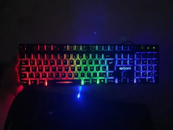 Teclado Gamer Exbom com Iluminação LED RGB