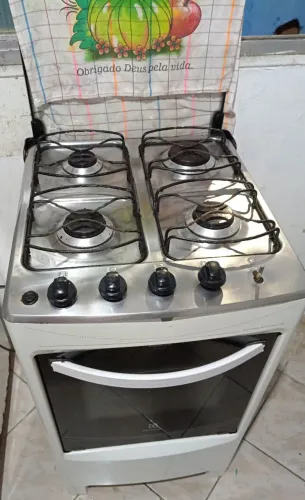 Vendo fogão e geladeira barato pra sair rápido