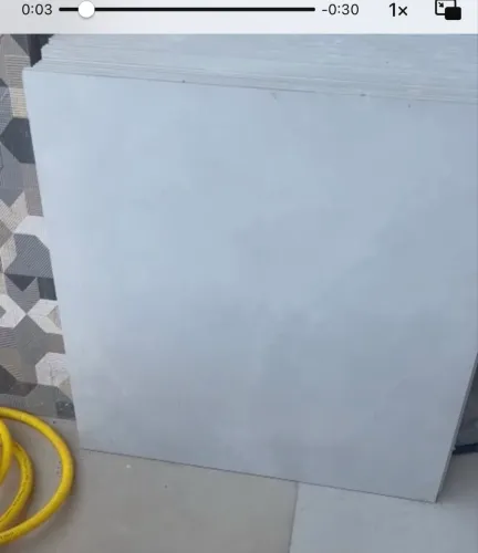 Vendo 18,5 m2 de piso porcelanato polido e retificado 73x73. R$700