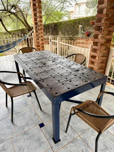 Mesa com Placas de Apoio Ferroviário em Ferro Fundido