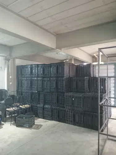 Caixa PVC preta empilhavel