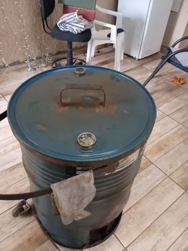 Tambor assar costela com carvão 