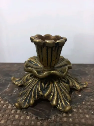 castiçal de metal/bronze dourado