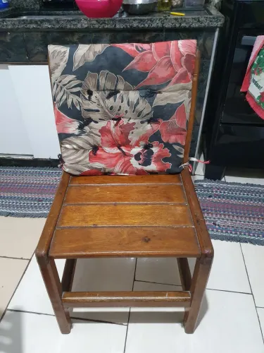 Cadeira de madeira maciça anos 80/90 (4 unidades)