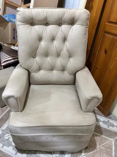 Poltrona de balanço com o apoio do pé!! Semi nova