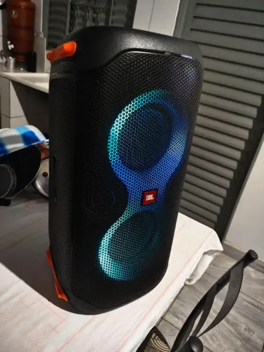 Vendo JBL party box 110 altíssima qualidade de som ?