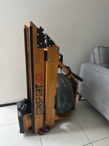 Simulador de remo a água