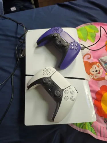 Ps5 slim + 2 controles 