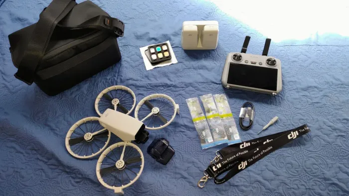 DJI Flip (Fly More Combo) - Praticamente Novo + Garantia até outubro de 2026.