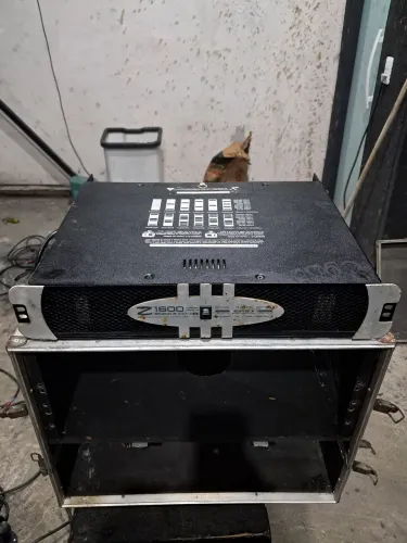 Amplificador Studio r Z1600 e Z500