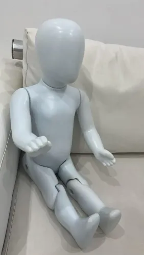 Manequim usado infantil em perfeito estado 