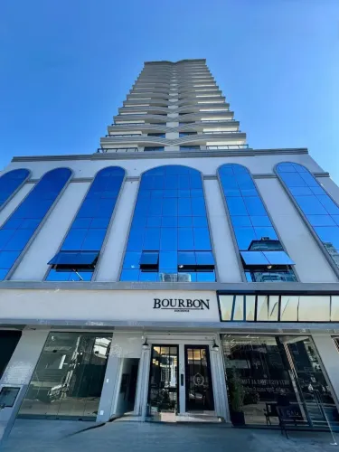 Apartamento semimobiliado à venda em Meia Praia Itapema