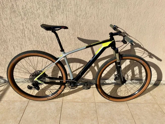 Bicicleta sense impact carbon evo