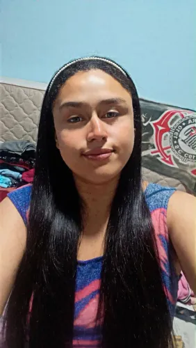 Faço serviços de limpeza, cuidadora de idosos e baba