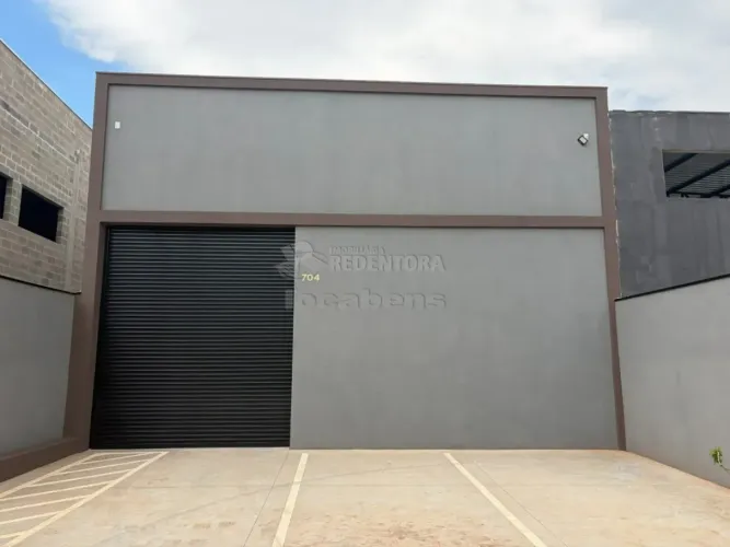 Salão Comercial Novo com 140m² de Construção, 02 Banheiros com Acessibilidade no bairro Ma