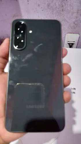 Samsung galaxy a 36 dois meses de uso vai com o carregador caixa e o celular