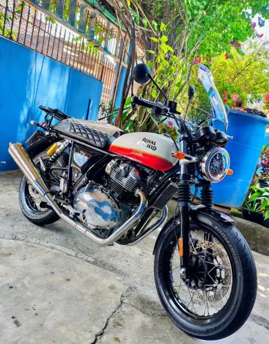 Interceptor 650 dual color, capa gv bancos alta densidade, bolha Givi, escape esportivo