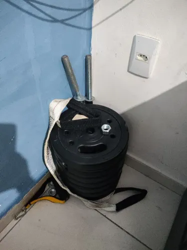 Barras Halteres e 8 anilhas de 5kg