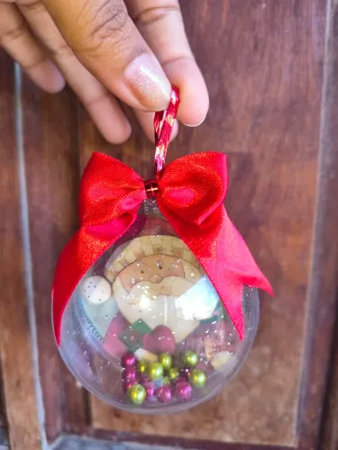 Vendo, enfeite de Natal, bola de acrílico, 4 reais unidade.