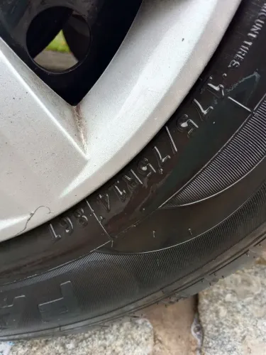 4 pneus semi novo comprei o carro com esses pneus mas não gostei 