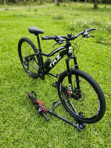 Bike Aro 29 TKZ Fuji Alumínio + Suporte Transbike + Capacete e LEDs (Kit Completo)