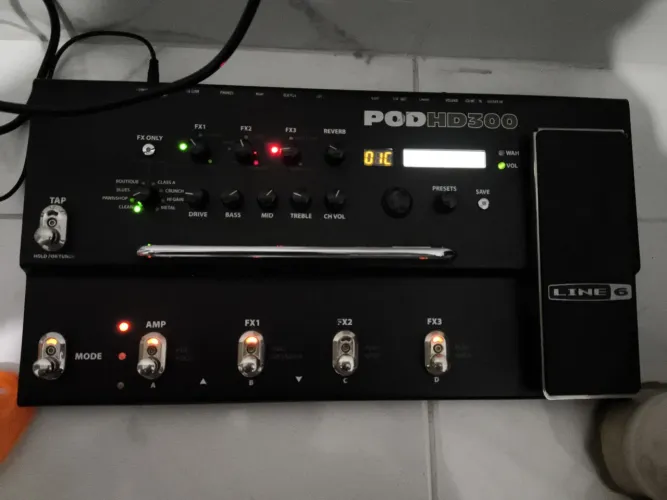 Pedaleira Guitarra - Line 6 POD HD 300