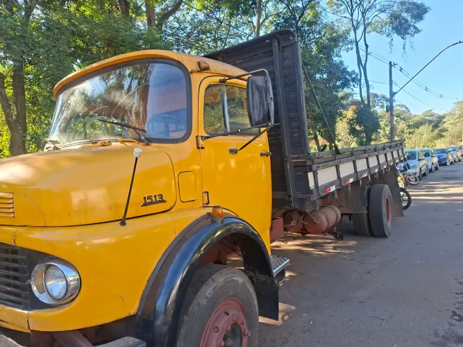  MB1513 ano 80 , todo freio a ar.
