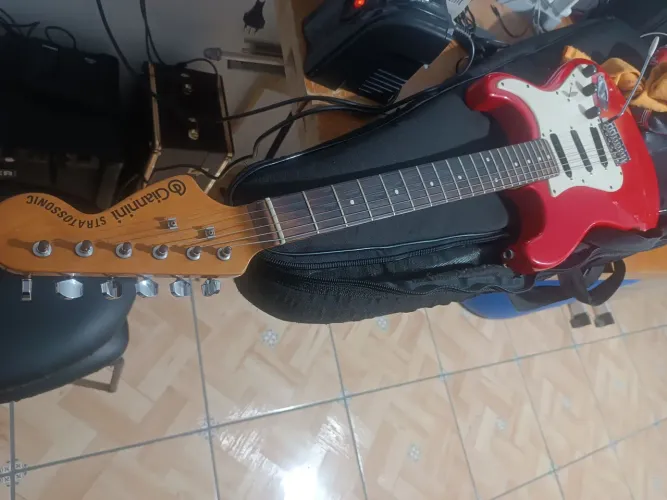 Guitarra Giannini anos 80
