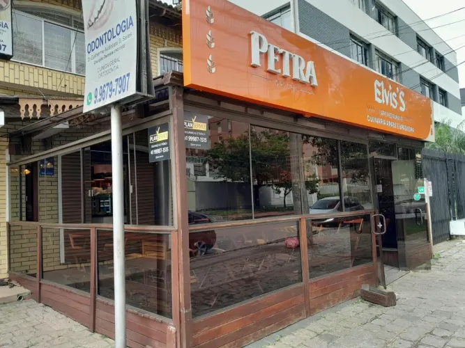 Restaurante no Cristo Rei - Avenida principal (completo)