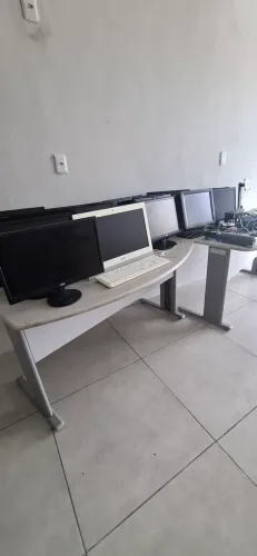 Monitor e telas de diversas marcas e tamanhos... tudo em informática