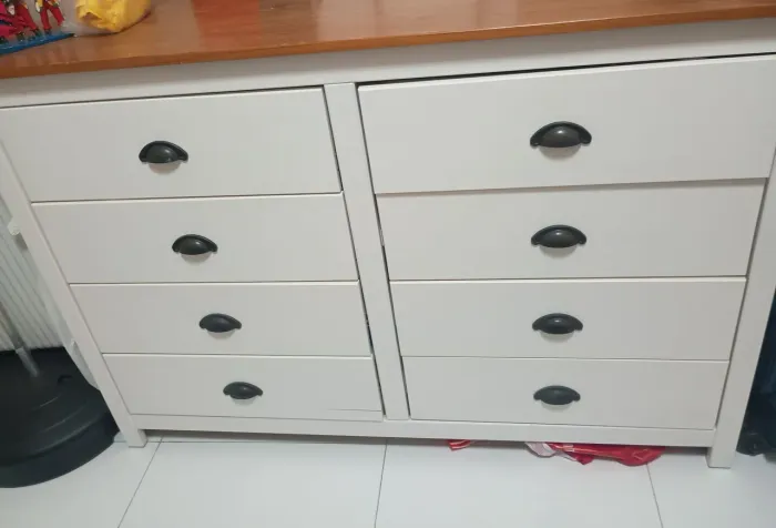 Vendo cômoda em madeira estado de nova