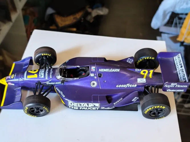 Carro miniatura Indy racing Delta Faucet Buddy