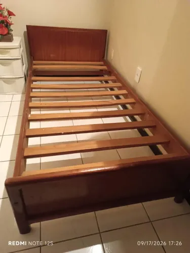 Cama de Solteiro Madeira Maciça 88x188 - Muito Conservada