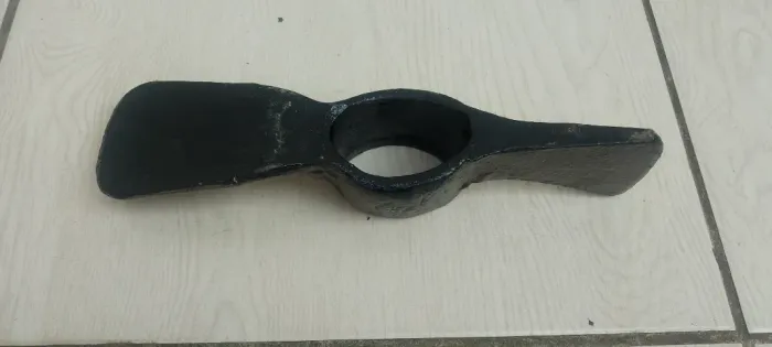 Picareta antiga sem cabo