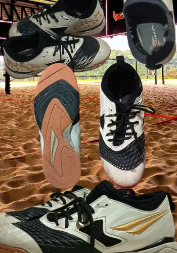 Chuteira de futsal MAX 1000 usada rasgos na palmilha mas muito Boua, tamanho 35, R$120