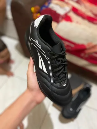 Chuteira society Penalty Classic Preta
