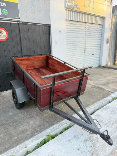 Reboque cinza um eixo