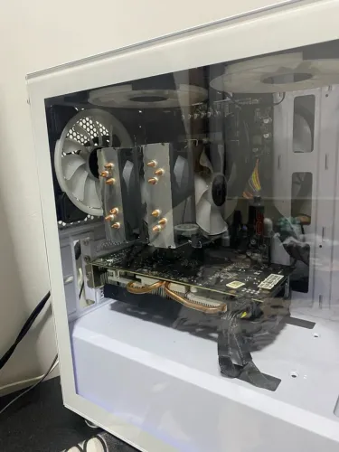 PC GAMER E MONITOR