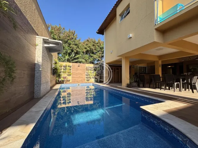 Casa no Campolim: 392m², 3 Suítes Climatizadas, Piscina, Gourmet e 4 Vagas