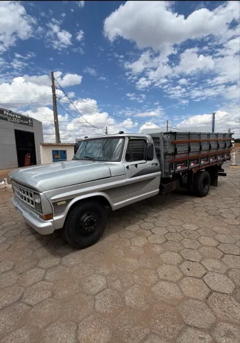 Vende-se F4000 1988 motor mwm d229 muito nova 